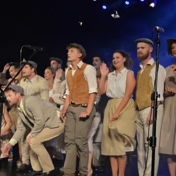 Teatr na leżakach, choć pod dachem