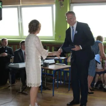 PSP 8 w Radomsku nadano imię „Przyjaciół Dzieci”. Uroczystości 50-lecia