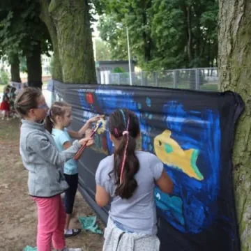 Warsztaty plastyczne „Mania malowania” w plenerze