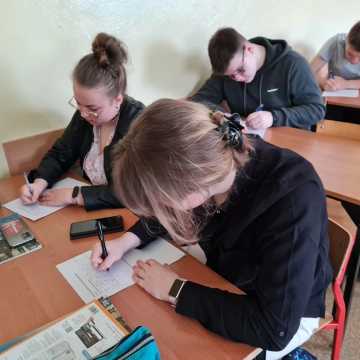 Uczniowie z Zespołu Szkolno-Przedszkolnego w Dobryszycach włączyli się w akcję „Żonkile”.