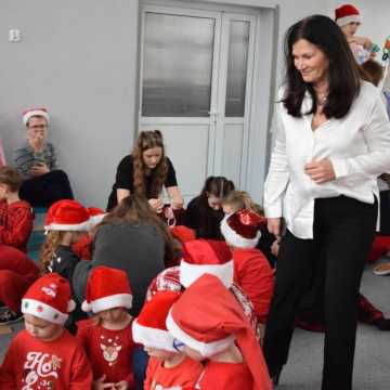 Mikołajowy dzień pełen zabawy i integracji w Publicznej Szkole Podstawowej nr 3 w Radomsku