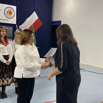 Certyfikaty wręczone, krakowiak zatańczony. Projekt Erasmus w 2 LO podsumowany