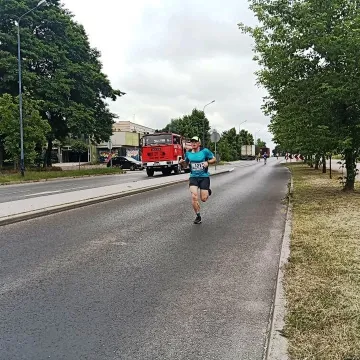 Ponad setka biegaczy stanęła na starcie biegu ulicznego w Radomsku