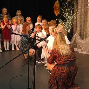 Przedszkolaki recytowały „zimowe” wierszyki w MDK w Radomsku