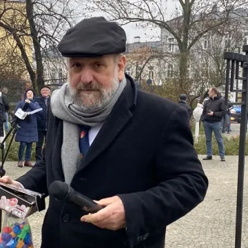 Chanuka w Radomsku. Było odpalenie świec, śpiew i pączki