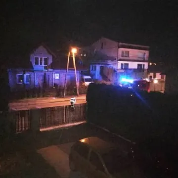 Strażacy usuwali plamę oleju 