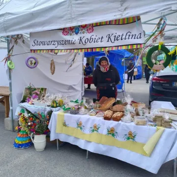 Zapachniało kolorową wiosną na parkingu przed Starostwem Powiatowym w Radomsku