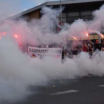 [WIDEO] Kibice RKS Radomsko oddają cześć dzielnym powstańcom warszawskim