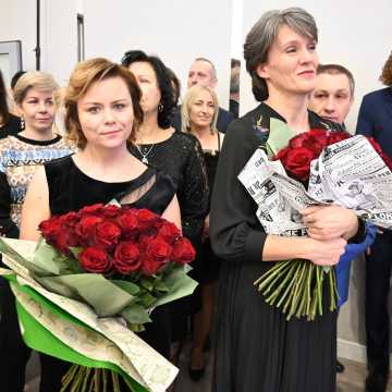 Eleganckie suknie i garnitury. Studniówka uczniów I LO w Radomsku