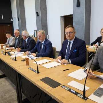 Druga sesja Rady Miejskiej w Radomsku przerwana po 15 minutach