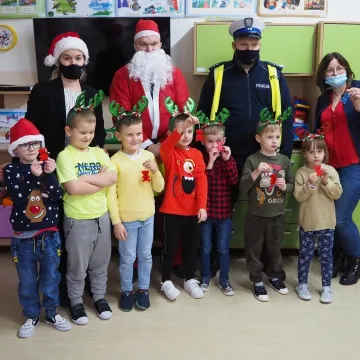 Odblaski od Świętego Mikołaja i policjantów