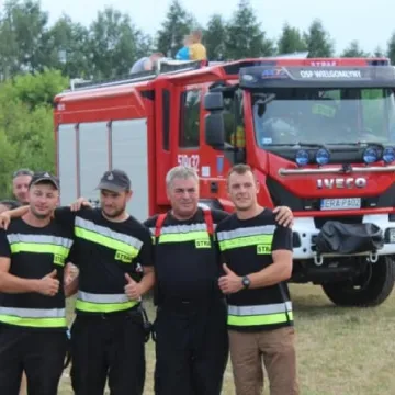 Niedośpielin z pucharem wójta