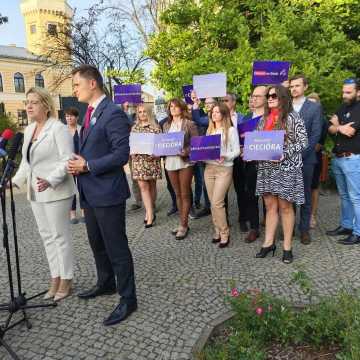 Radomsko: Konferencja prasowa minister Anny Moskwy i wiceministra Krzysztofa Ciecióry