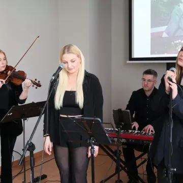 W Radomsku oddano hołd bohaterom. Był apel i salwa honorowa