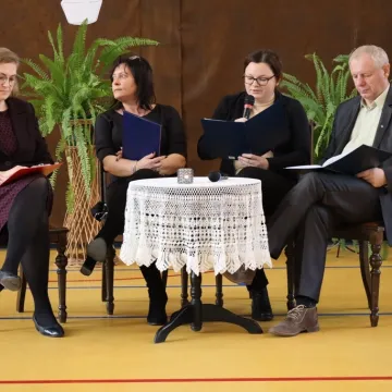 Czytanie z Mistrzem w PSP nr 4 w Radomsku