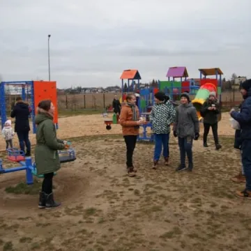 Smaki Kowalowca z rocznicą otwarcia placu zabaw