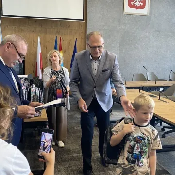 Gotowi do szkoły. Pierwszoklasiści otrzymali szkolne wyprawki