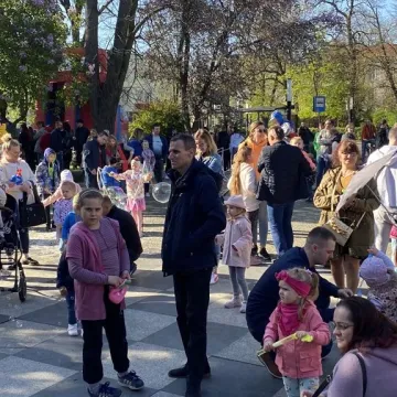 Kolory i bańki mydlane w centrum Radomska