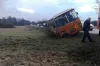 Szkolny autobus znalazł się w rowie 