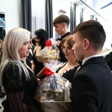 Studniówka uczniów „Drzewniaka” w Kobielach Wielkich