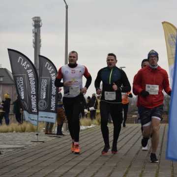 [WIDEO] Glinianki parkRUN w Radomsku. Bieg dla zdrowia i WOŚP 2025