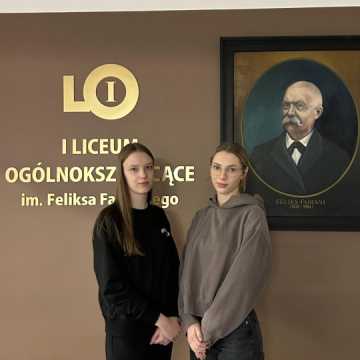 Finał Olimpiady Wiedzy o Prawach Ucznia dla dwóch uczennic I LO w Radomsku