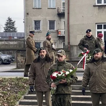 Kwiaty w rocznicę wyzwolenia Radomska