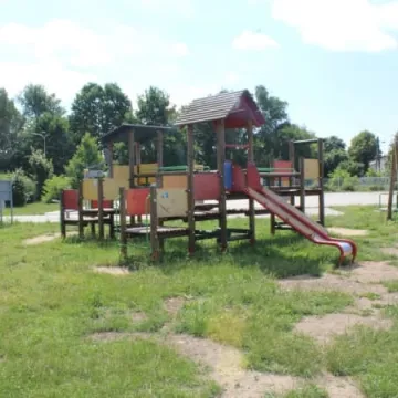 Sprawdzili jak wyglądają place zabaw w Radomsku