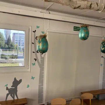 Zajączek ukrył się w PP nr 5 w Radomsku. Dzieci ruszyły na poszukiwania