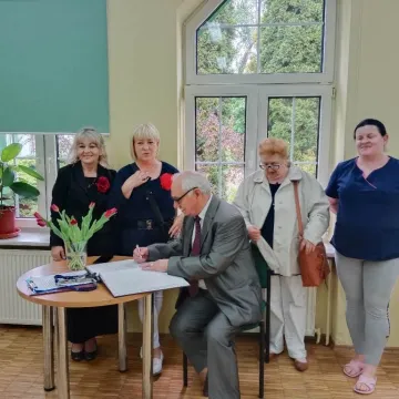 „Serce Matki’. Koncert dla pensjonariuszy Domu Pomocy Społecznej w Radomsku