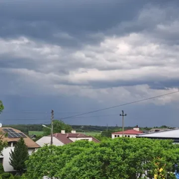 Grzmi, ulewnie pada nad Radomskiem