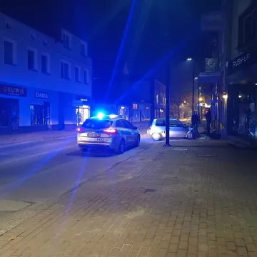 Fiatem cinquecento wjechał w elewację budynku przy ulicy Reymonta w Radomsku