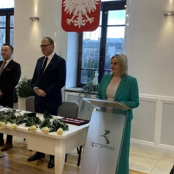 Sześć par uhonorowanych medalami za długoletnie pożycie małżeńskie