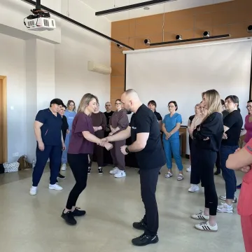 Pielęgniarki i położne ćwiczyły techniki samoobrony