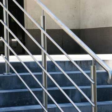 Zakończył się remont schodów wejściowych do MDK w Radomsku