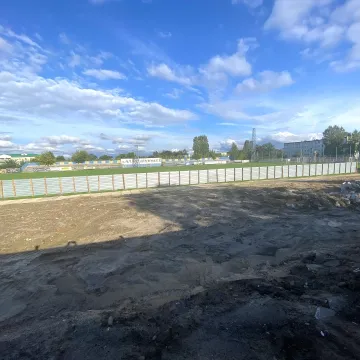 Stara trybuna zniknęła ze stadionu miejskiego