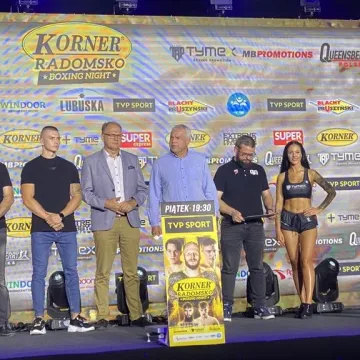 Ceremonia ważenia zawodników przed galą Korner Radomsko Boxing Night