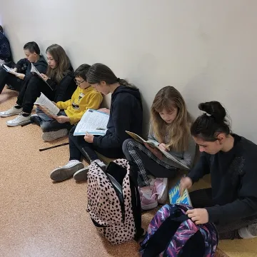 „Przerwa na czytanie”. Bicie rekordu w czytaniu na przerwie w „Siódemce”