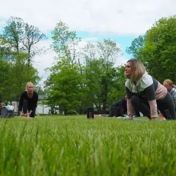 Mamy ćwiczyły jogę