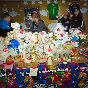 WOŚP 2023: W Gomunicach kwestuje m.in. wąż oraz legwan Stefan