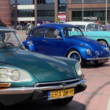 Klasyki zaparkowały w Radomsku. Trwa Auto-Moto Weteran 5