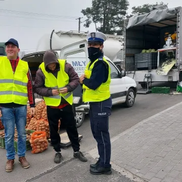 Bezpieczny powiat radomszczański. Kamizelki od policji i starostwa