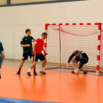 OSTR Bugaj na czele halówki