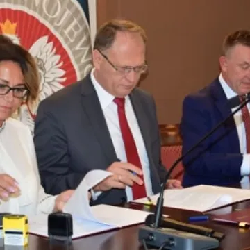 Umowy na remonty dróg w Radomsku i powiecie podpisane 