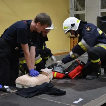 Pomaganie w rytmie zumby