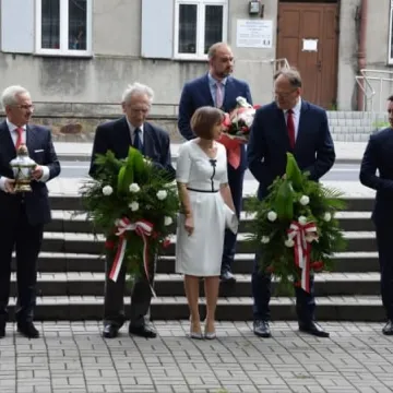 Kwiaty i pamięć w rocznicę wybuchu II Wojny Światowej