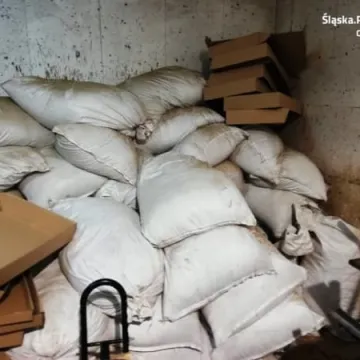 Policjanci z Częstochowy zamknęli fabrykę papierosów w pow. radomszczańskim 