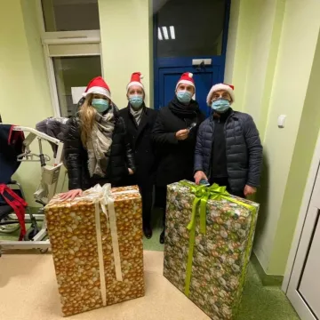 Radni KO z Radomska w roli świętych Mikołajów