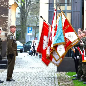 W Radomsku oddano hołd bohaterom. Był apel i salwa honorowa