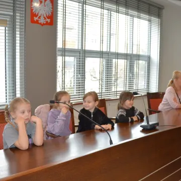 Przedszkolaki  z PP nr 10 z wizytą w Starostwie Powiatowym w Radomsku